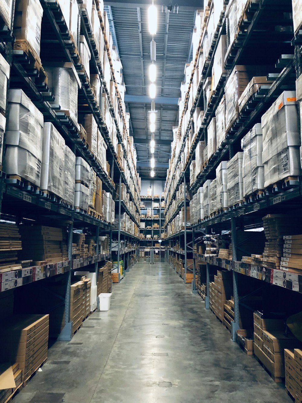 Fulfillment packing conveyor signals